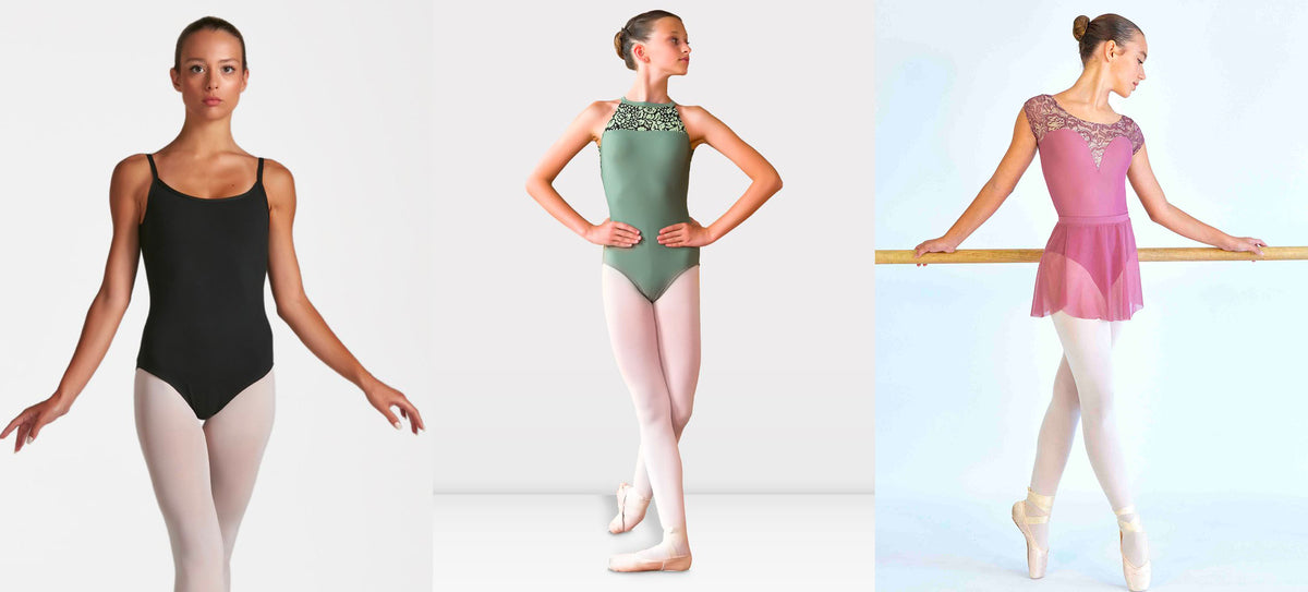 Tre ballerine indossano body da danza classica in colori diversi con collant e scarpette